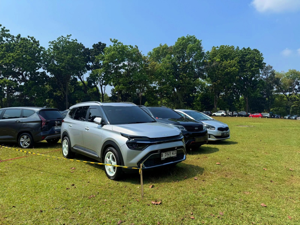Pengguna Kia ramaikan acara meet up pengguna mobil Korea. 
