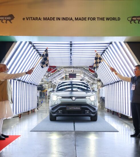 Suzuki e Vitara resmi diproduksi di India. Akan ekspor ke 100 negara.