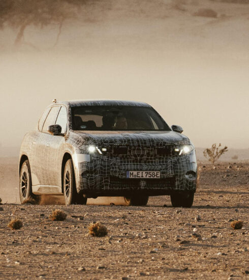 BMW iX3 2025 siap meluncur bulan Septe4mber ini.