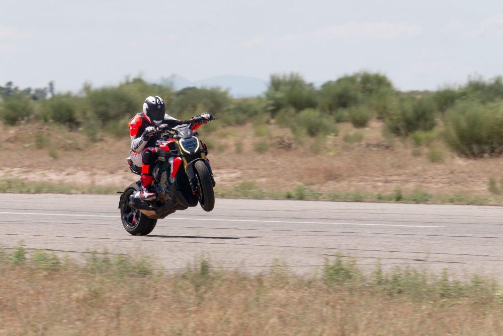 Ducati Diavel V4 RS dijadikan motor paling kencang dalam sejarah motor jalan raya Ducati. 