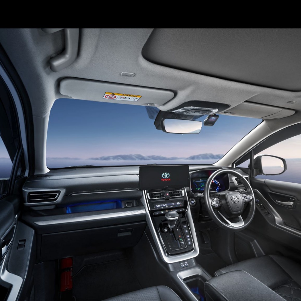Interior Innova Zenix 2025. 