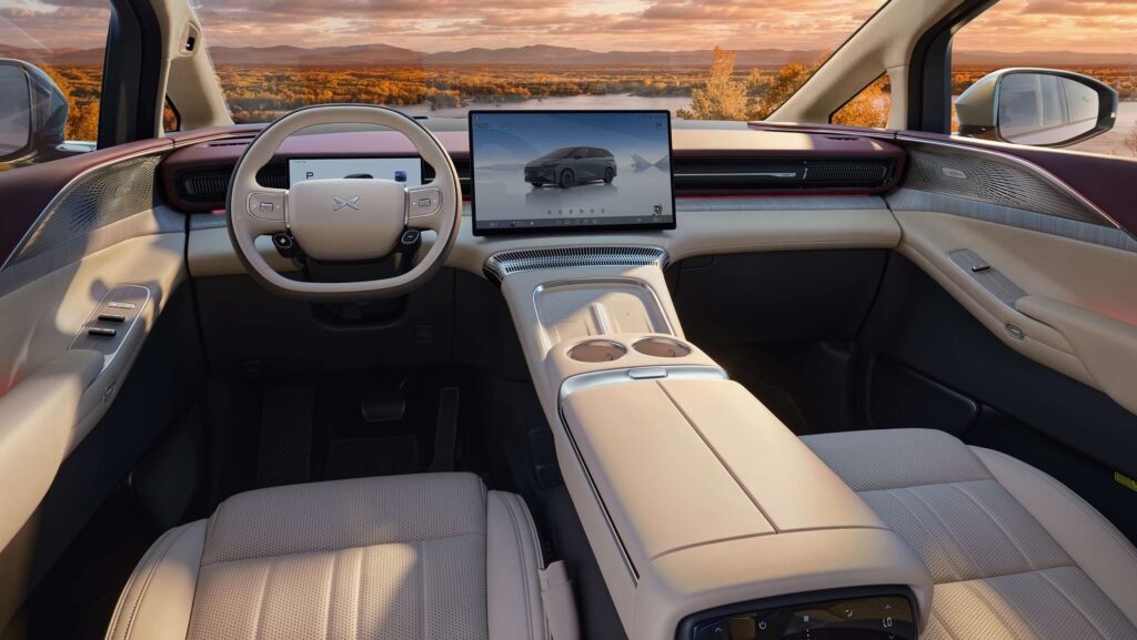 interior Xpeng X9 PowerX tidak banyak beda dari verswi EV murni.