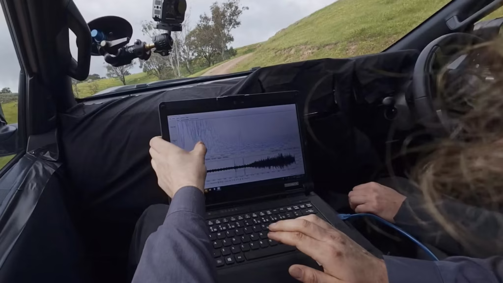 Navara baru dikembangkan oleh Premcar yang kerap mengembangkan Ford Special Vehicle. 